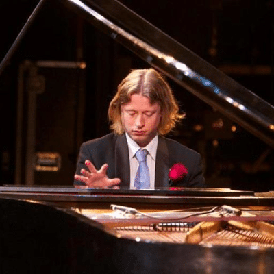 Waar kunt u een goede pianist huren?